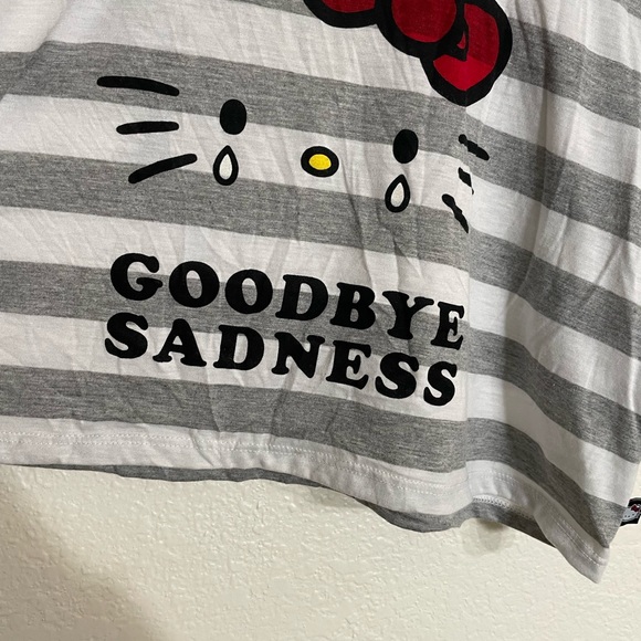 Authentic short Hello Kitty t-shirt - Picture 2 of 8